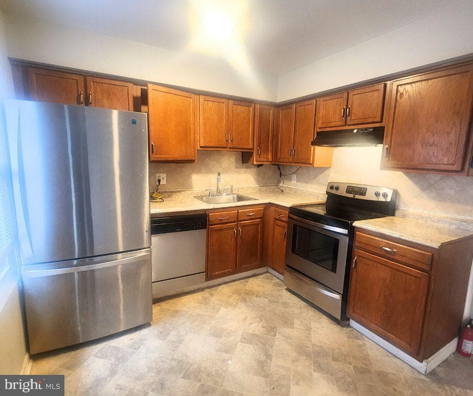 5819 Falkland Place photo 4