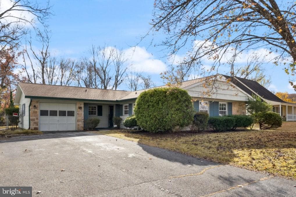 12405 Melling Lane photo 2