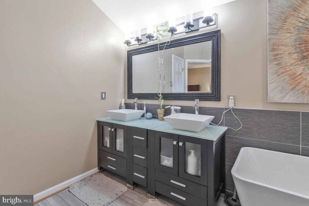 8111 Elora Lane photo 32