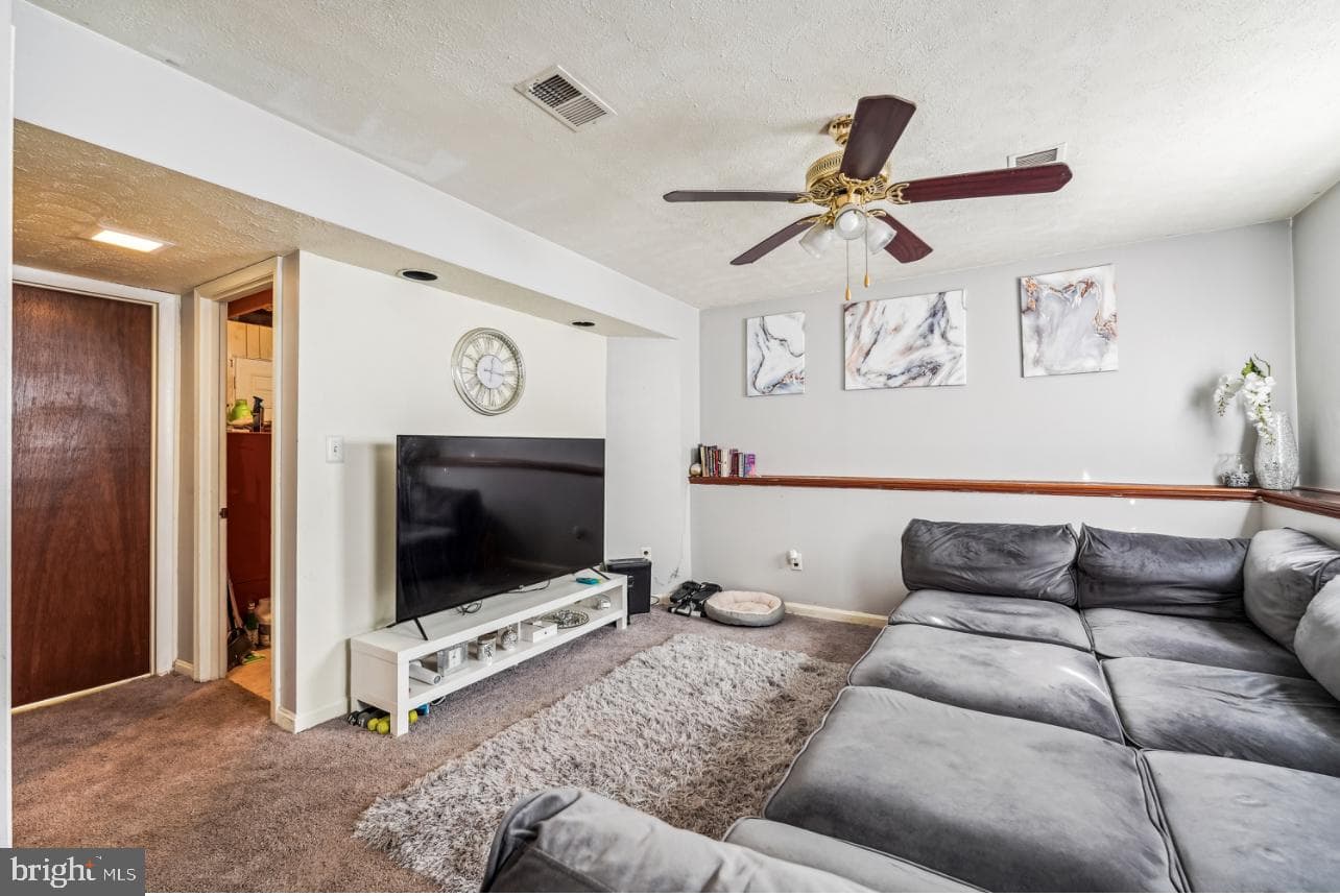10105 Queen Elizabeth Drive photo 10