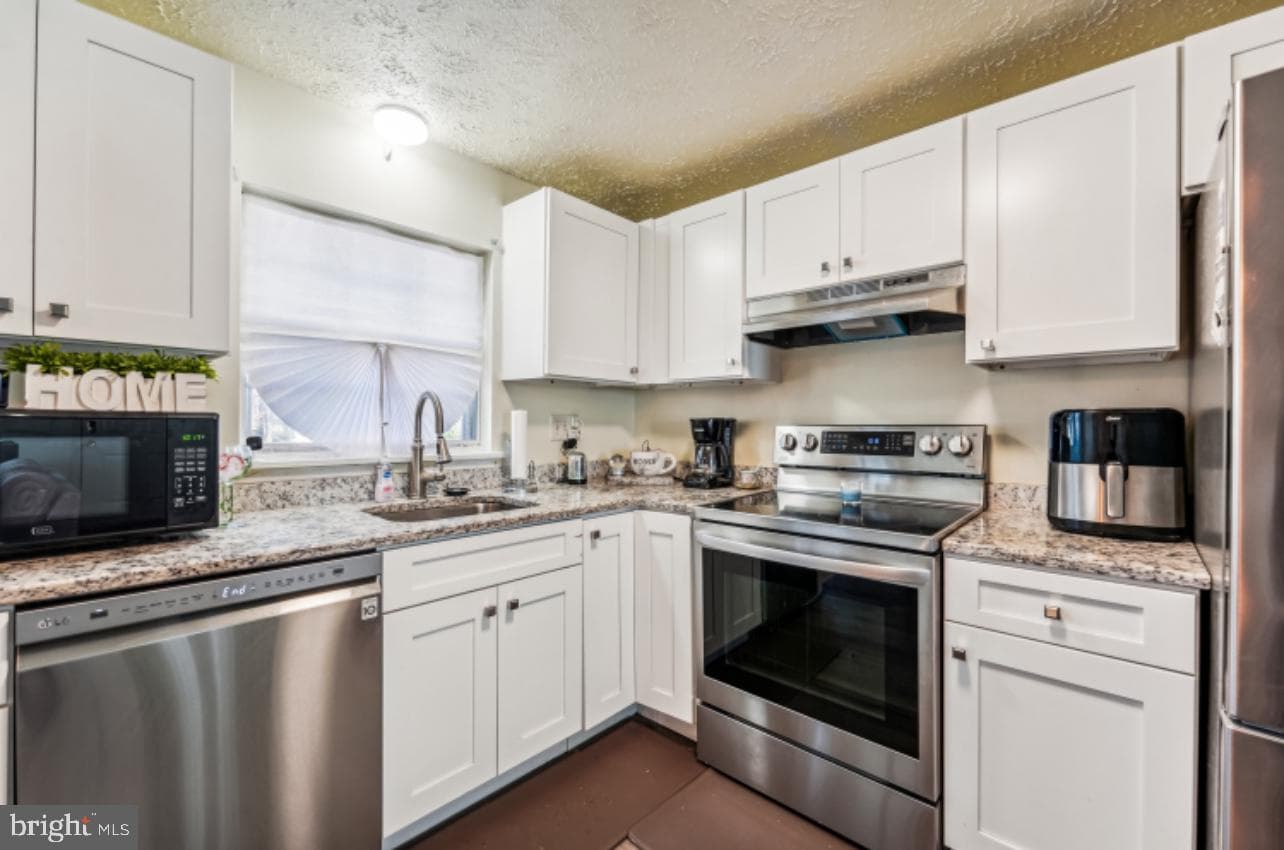 10105 Queen Elizabeth Drive photo 4