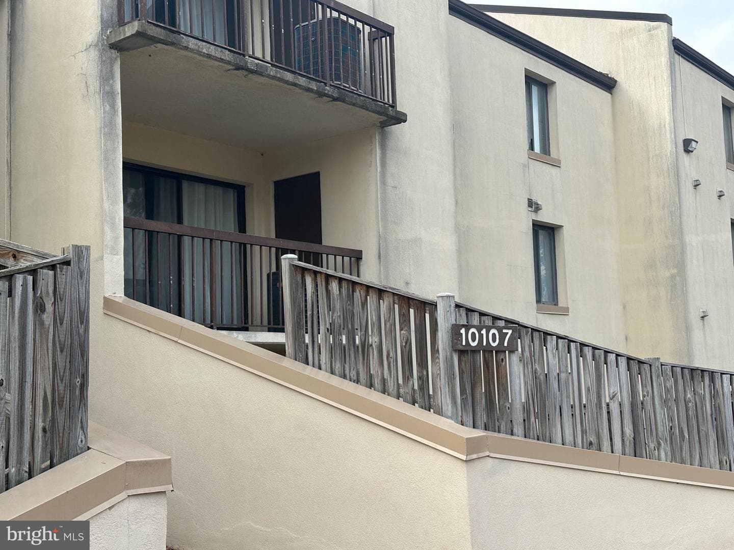 10107 Prince Place #302-9b photo 1
