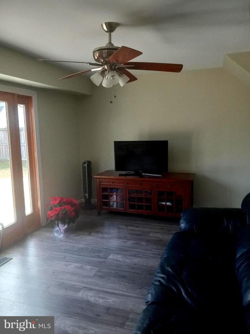 2805 Buxmont Lane photo 10