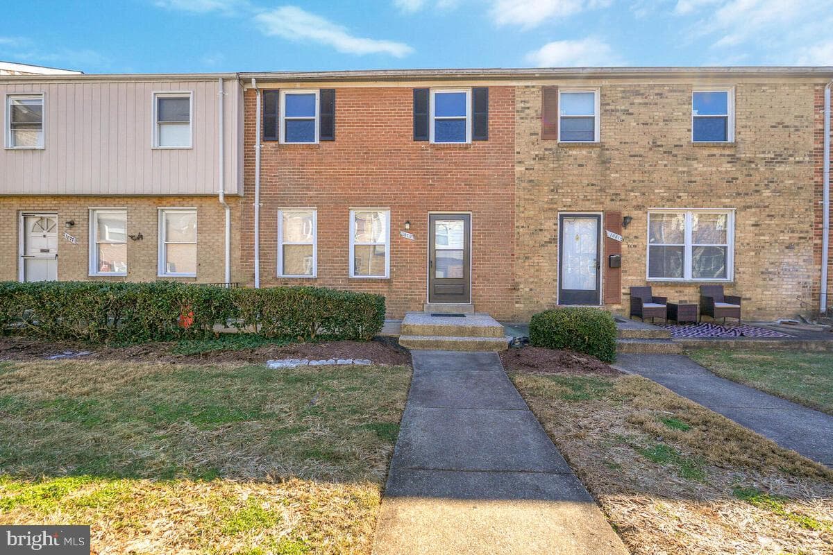 1879 Addison Road S photo 1