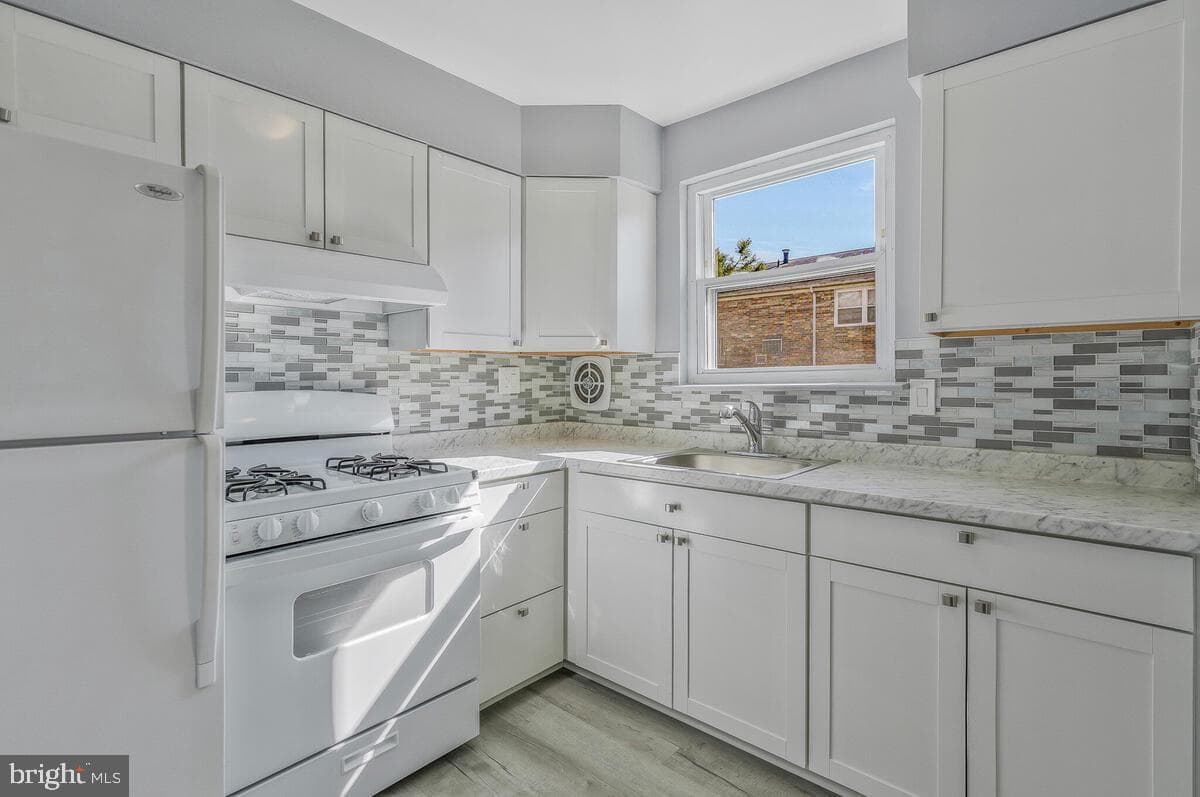 1879 Addison Road S photo 8