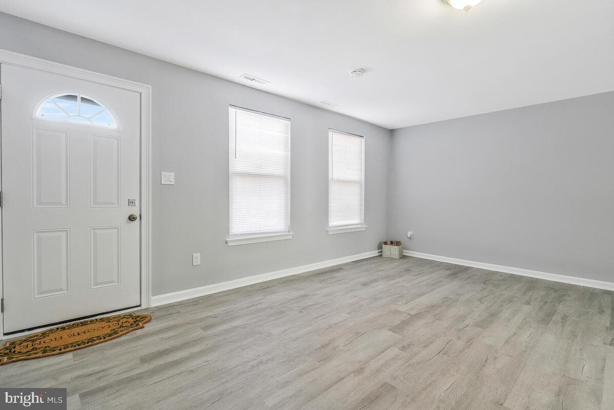 1879 Addison Road S photo 9