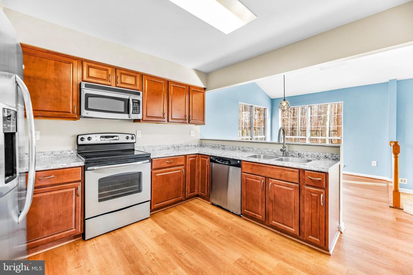 1431 Kings Manor Drive photo 3