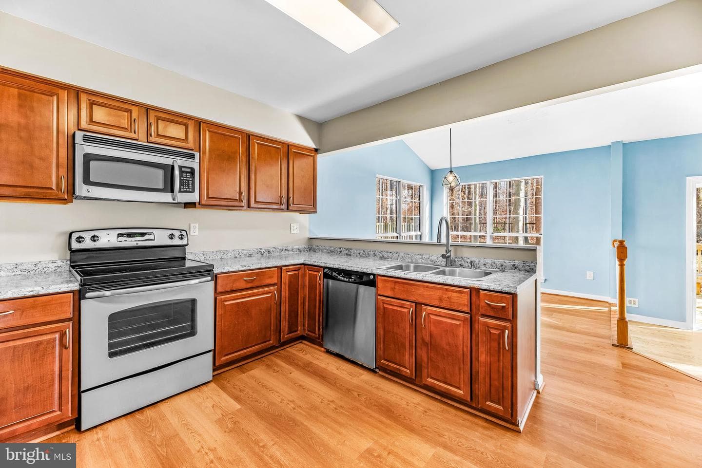 1431 Kings Manor Drive photo 40