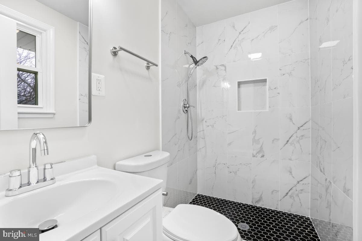 2106 Oakwood Street photo 12