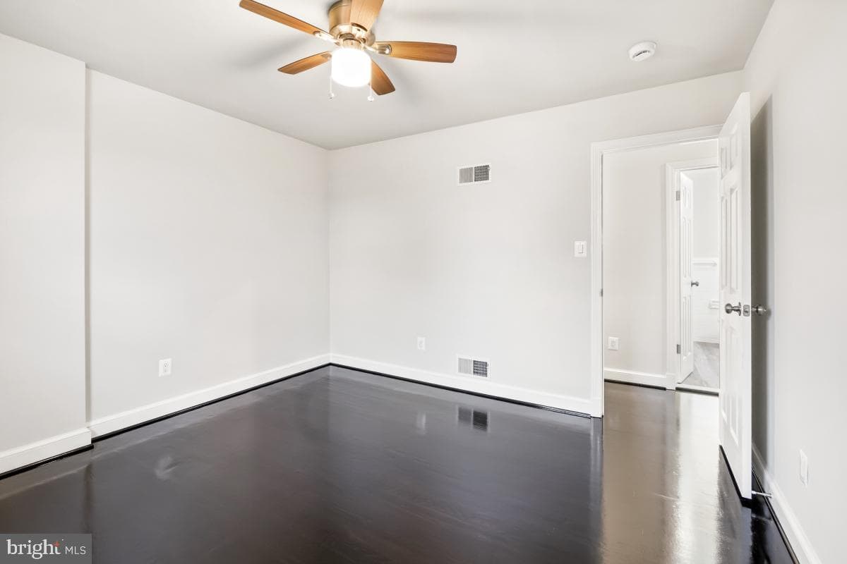 2106 Oakwood Street photo 16