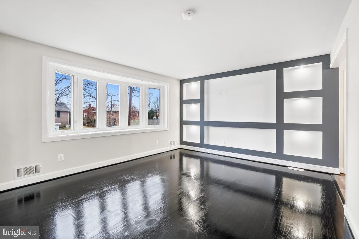 2106 Oakwood Street photo 2