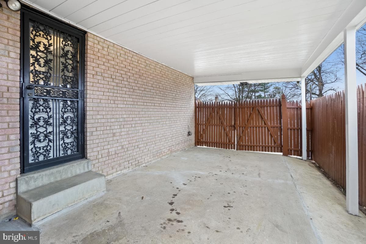 2106 Oakwood Street photo 30