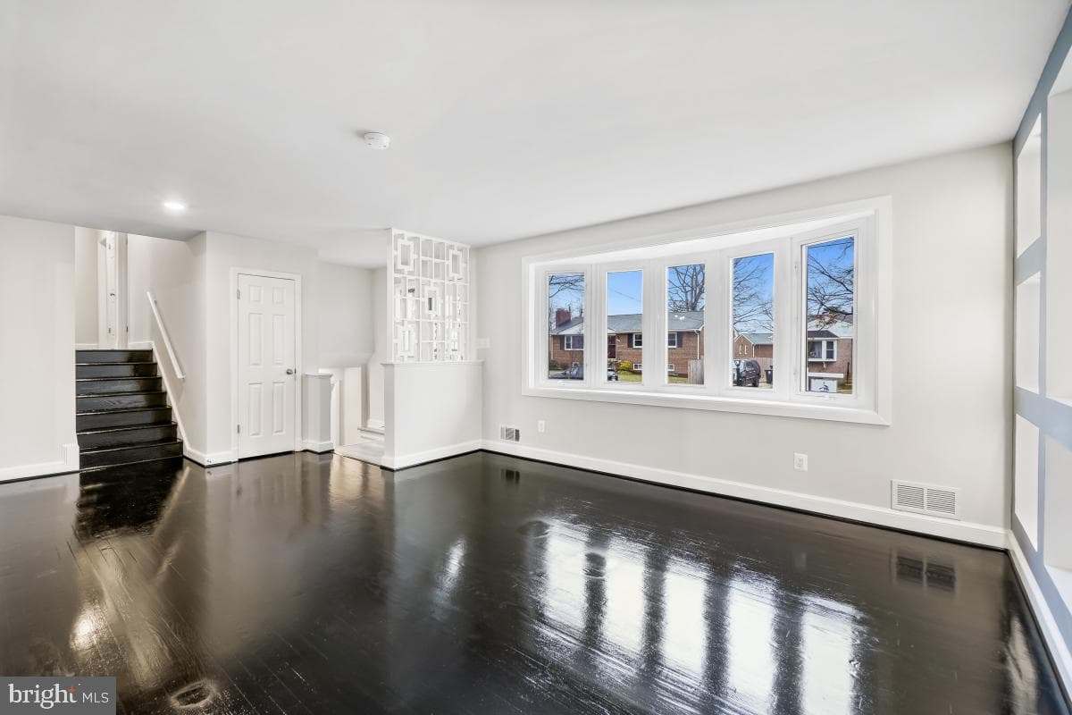 2106 Oakwood Street photo 4