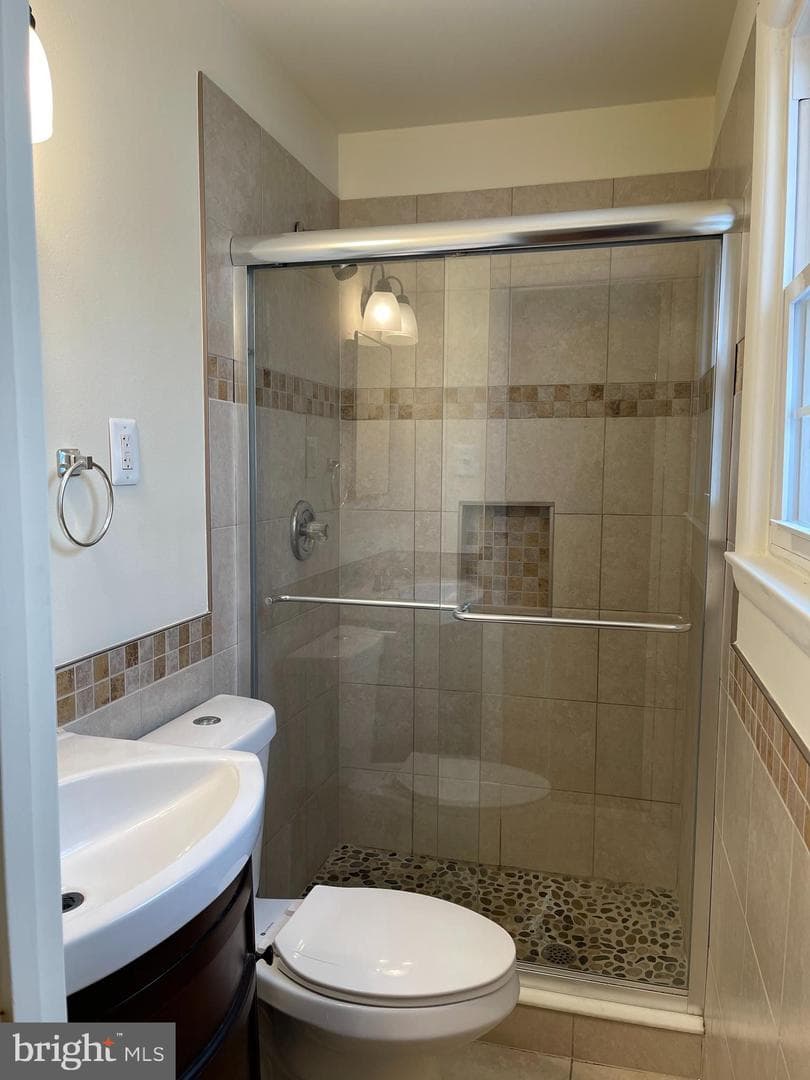 7702 Edmonston Road photo 11