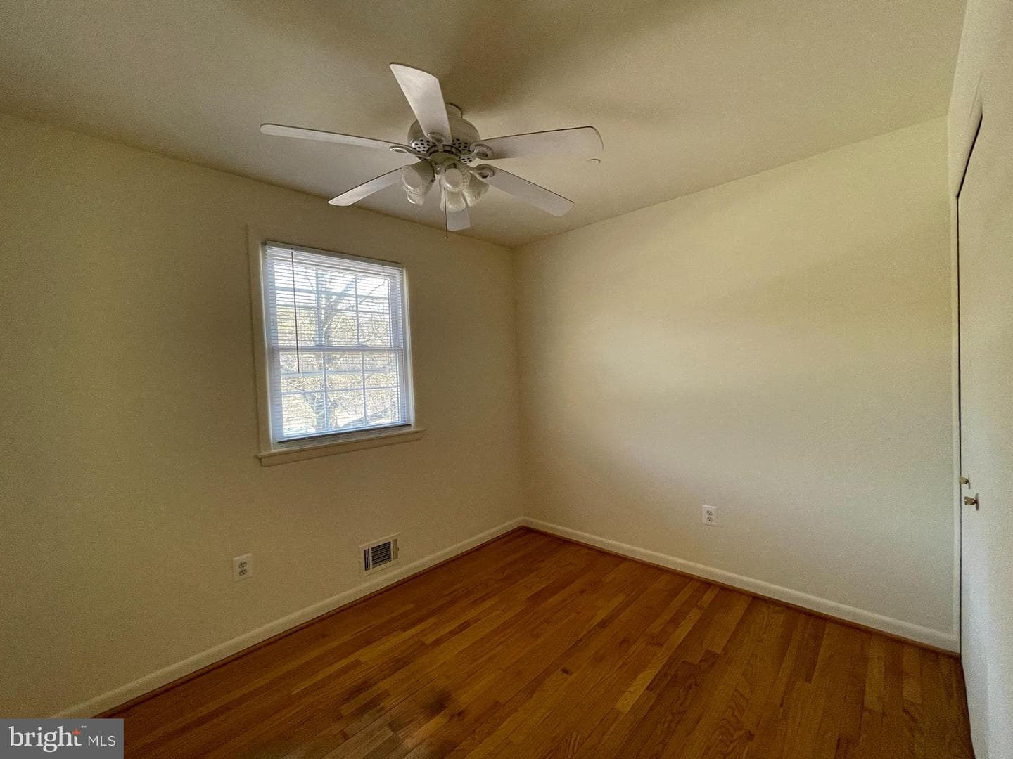 7702 Edmonston Road photo 14