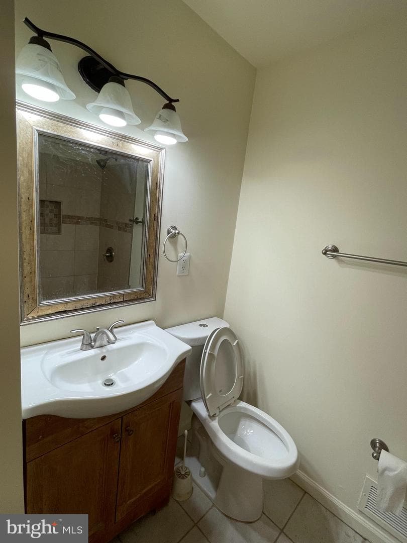 7702 Edmonston Road photo 15