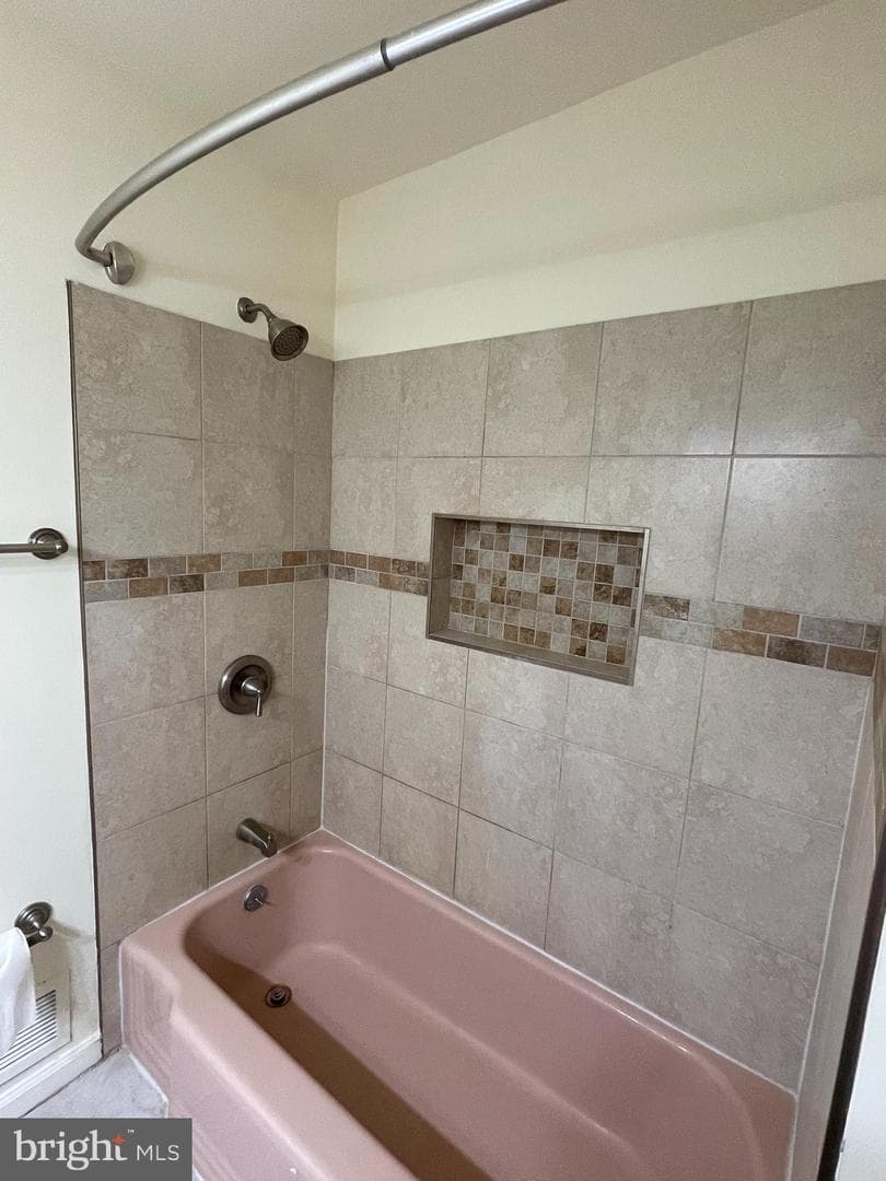 7702 Edmonston Road photo 16