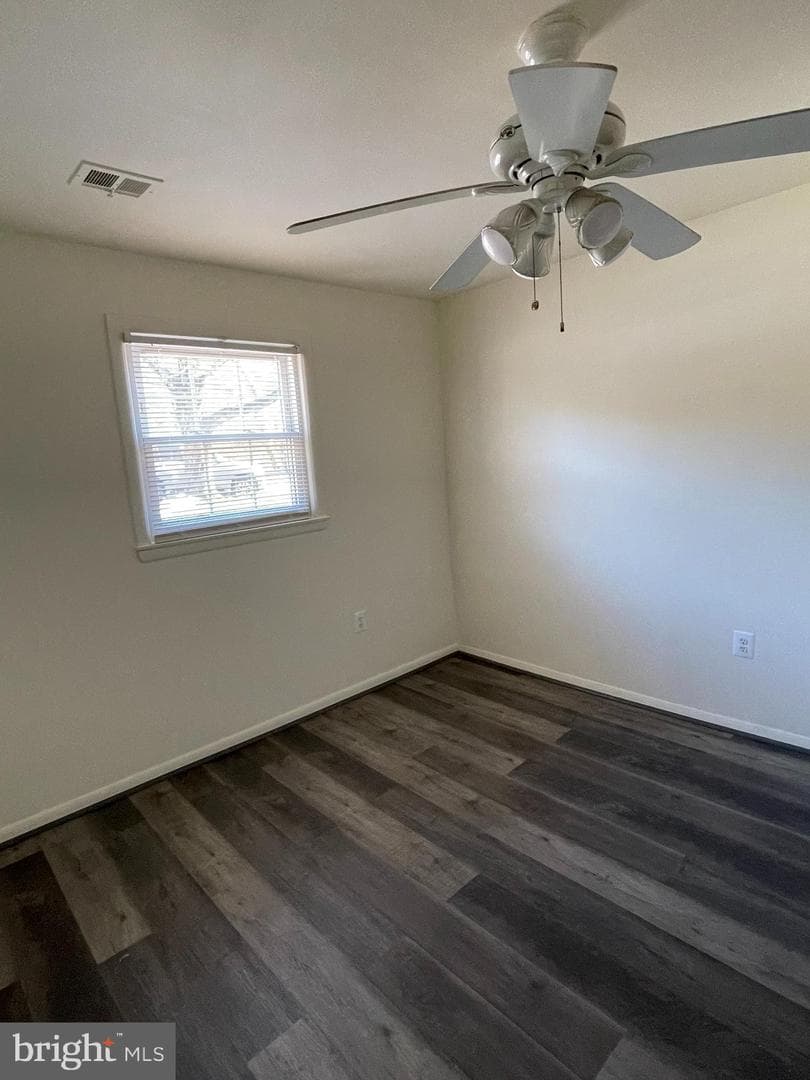 7702 Edmonston Road photo 17