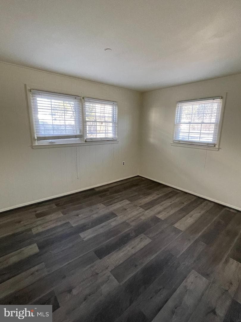 7702 Edmonston Road photo 18