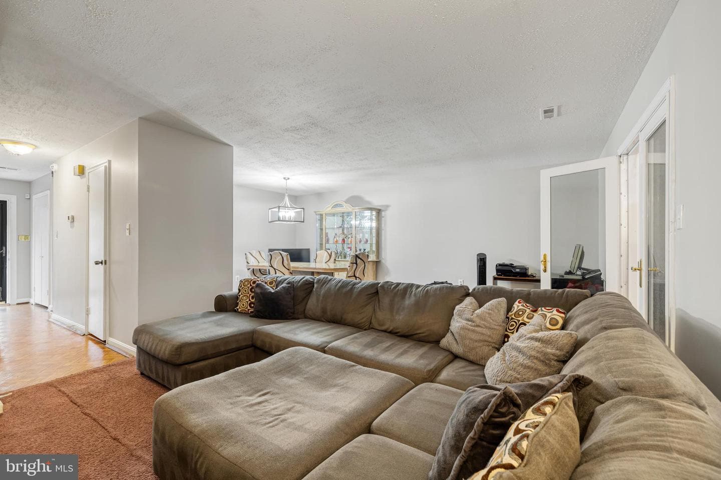 8908 Simeon Court photo 13