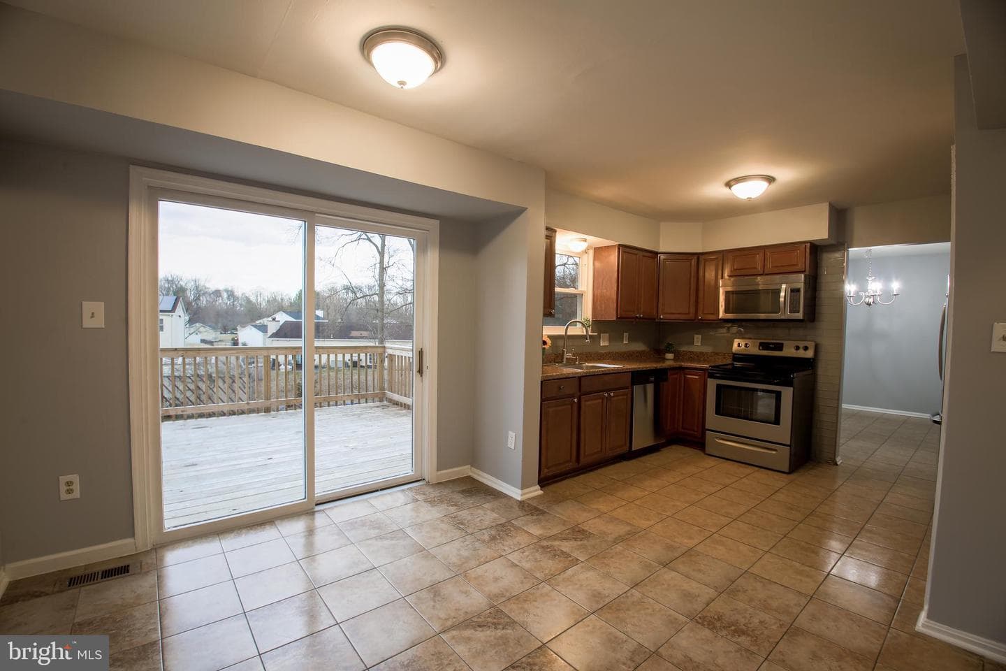 908 Peconic Place photo 32