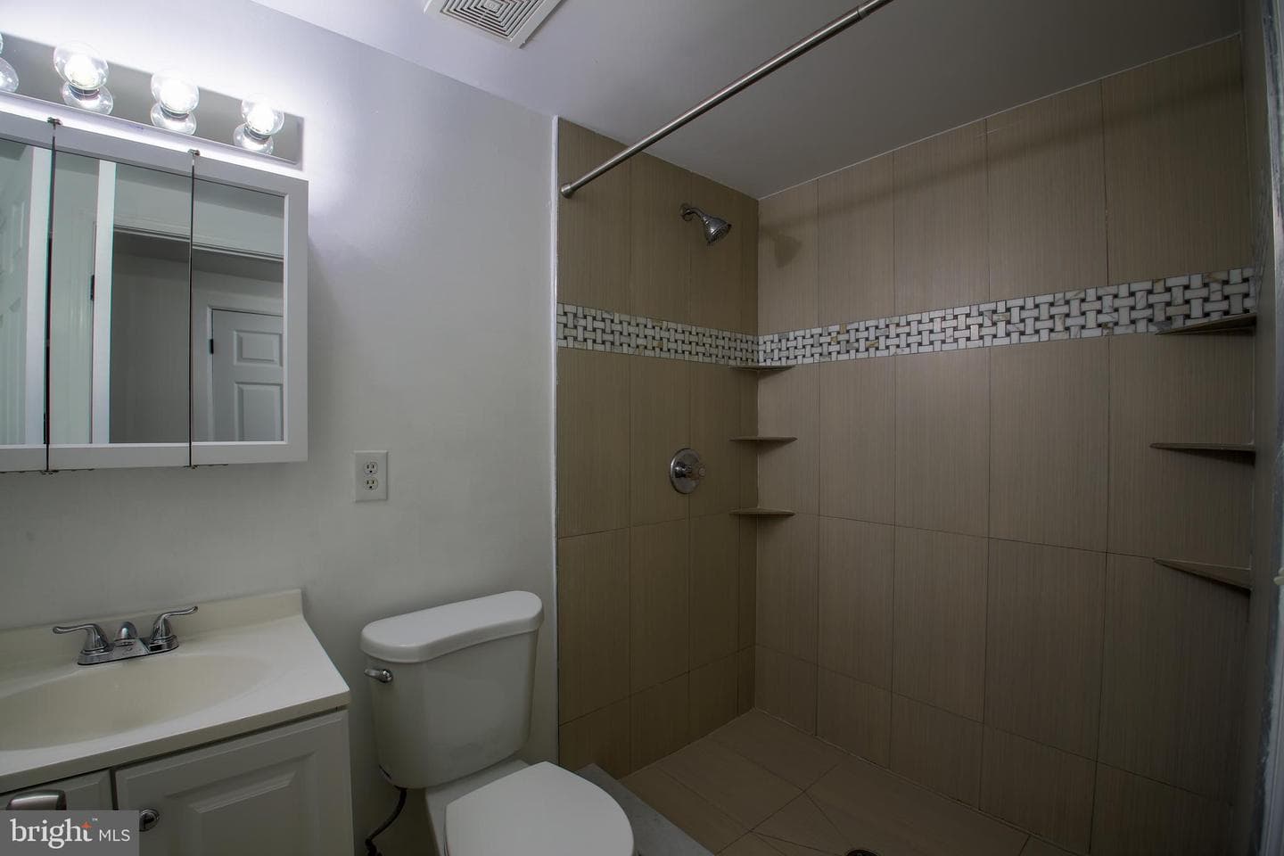 908 Peconic Place photo 8