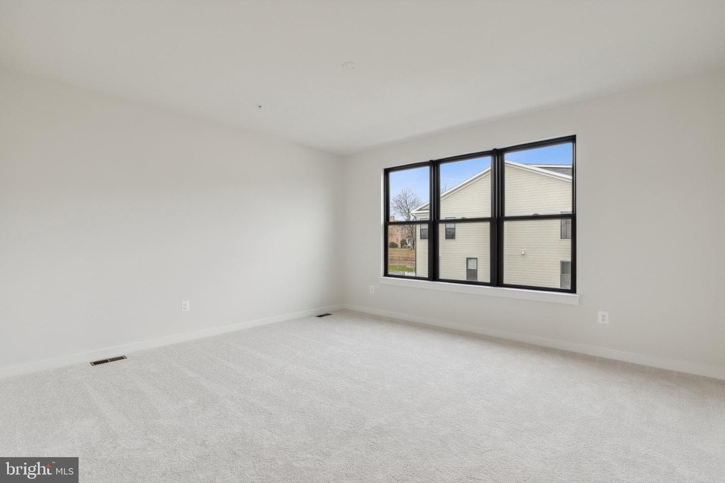 17214 Melford Blvd photo 11