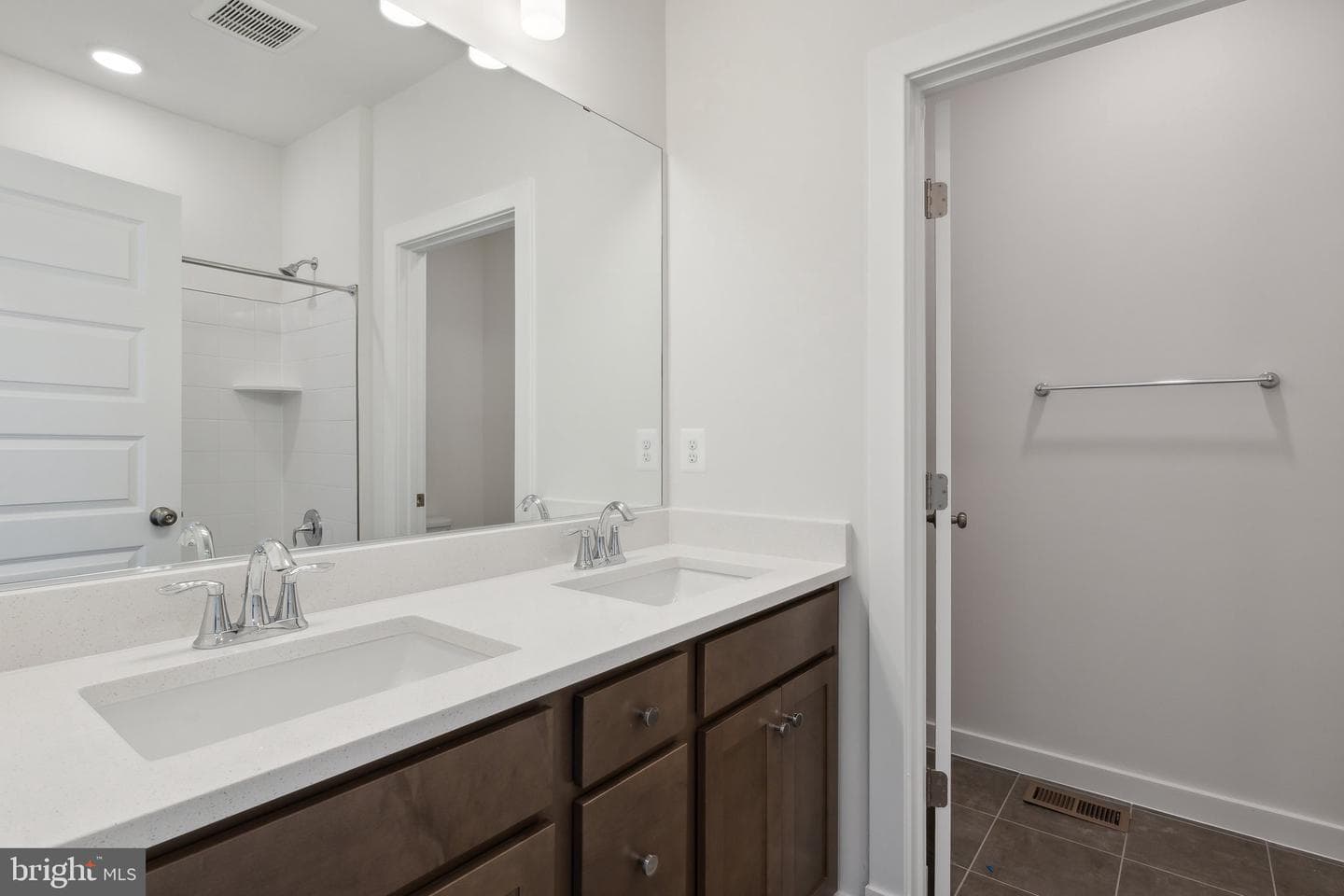17214 Melford Blvd photo 16