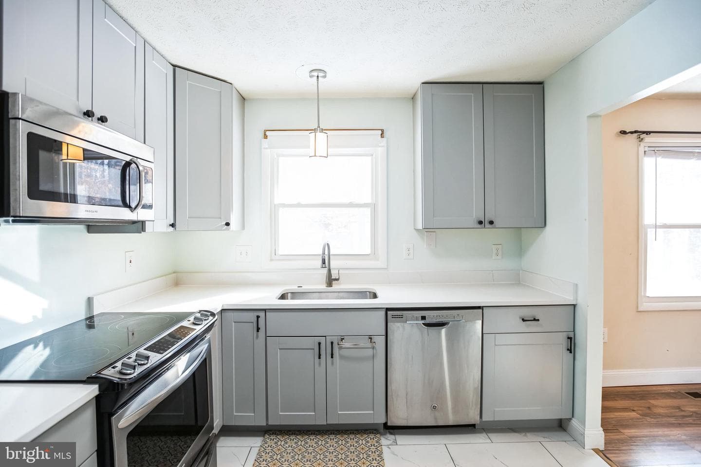 10308 Queen Elizabeth Drive photo 6