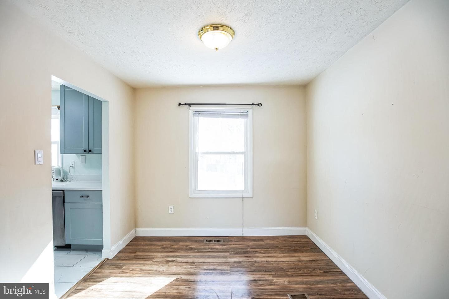 10308 Queen Elizabeth Drive photo 8