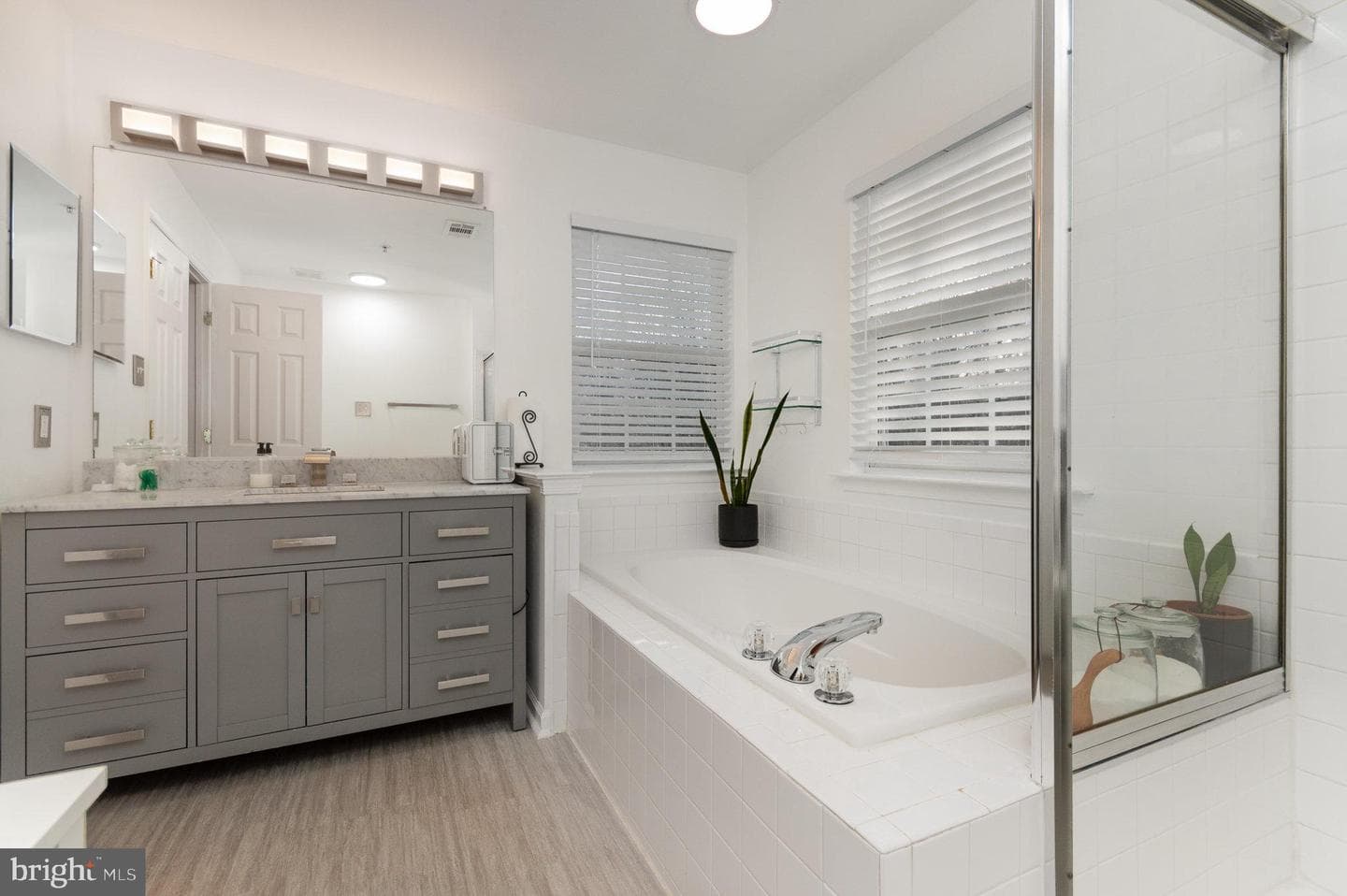 10123 Tulip Tree Drive photo 16
