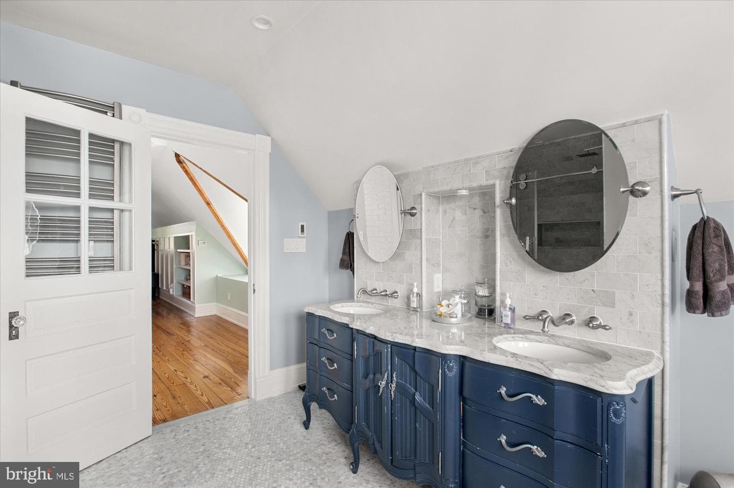 4711 Oliver Street photo 40