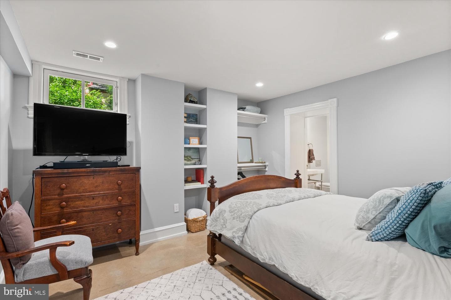 4711 Oliver Street photo 60