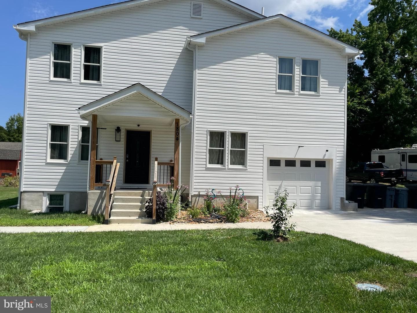 1804 Thomas Road photo 2