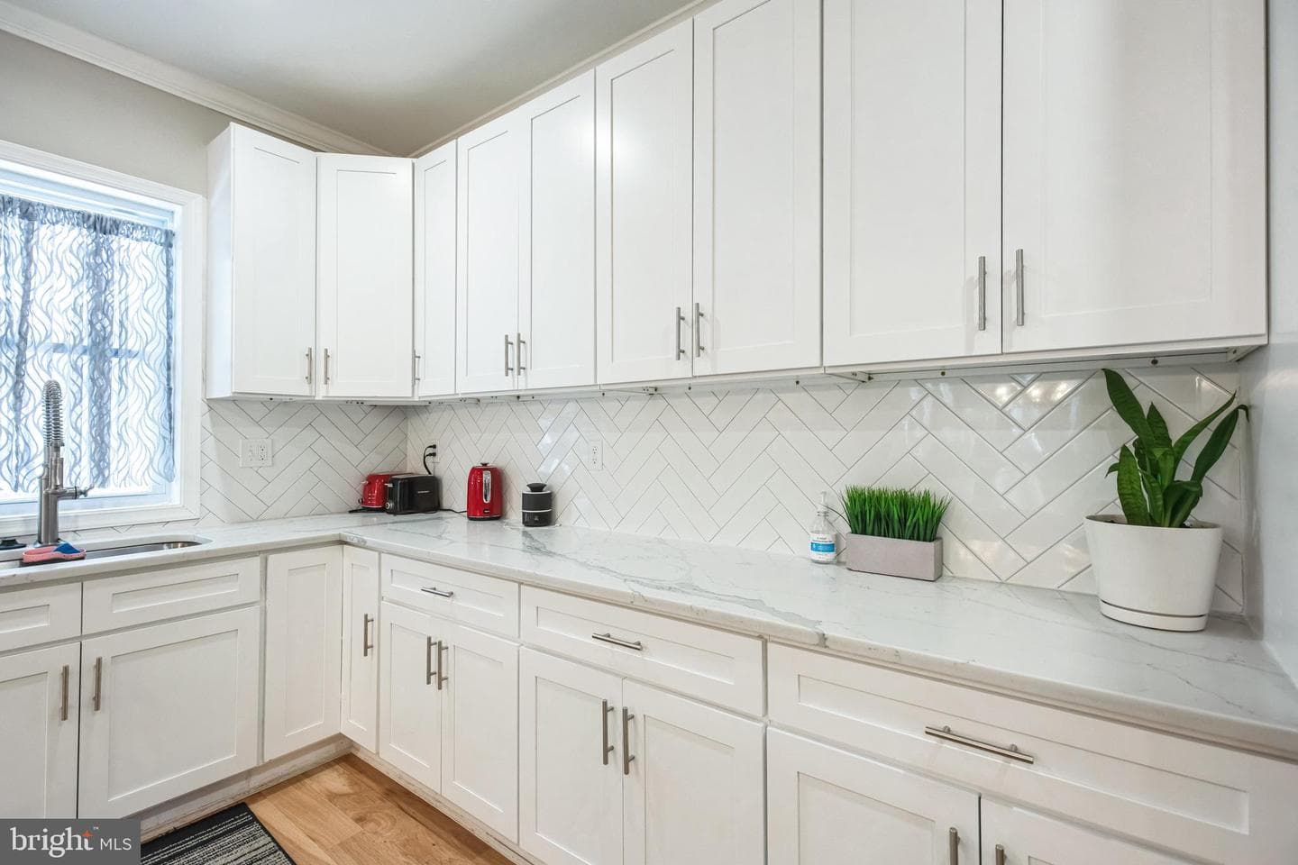 1804 Thomas Road photo 22