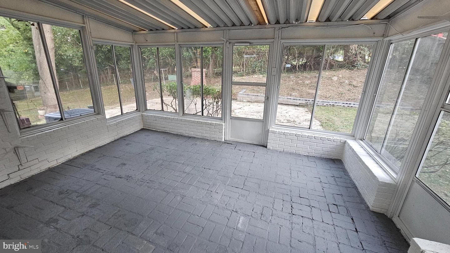 2115 Van Buren Street photo 15