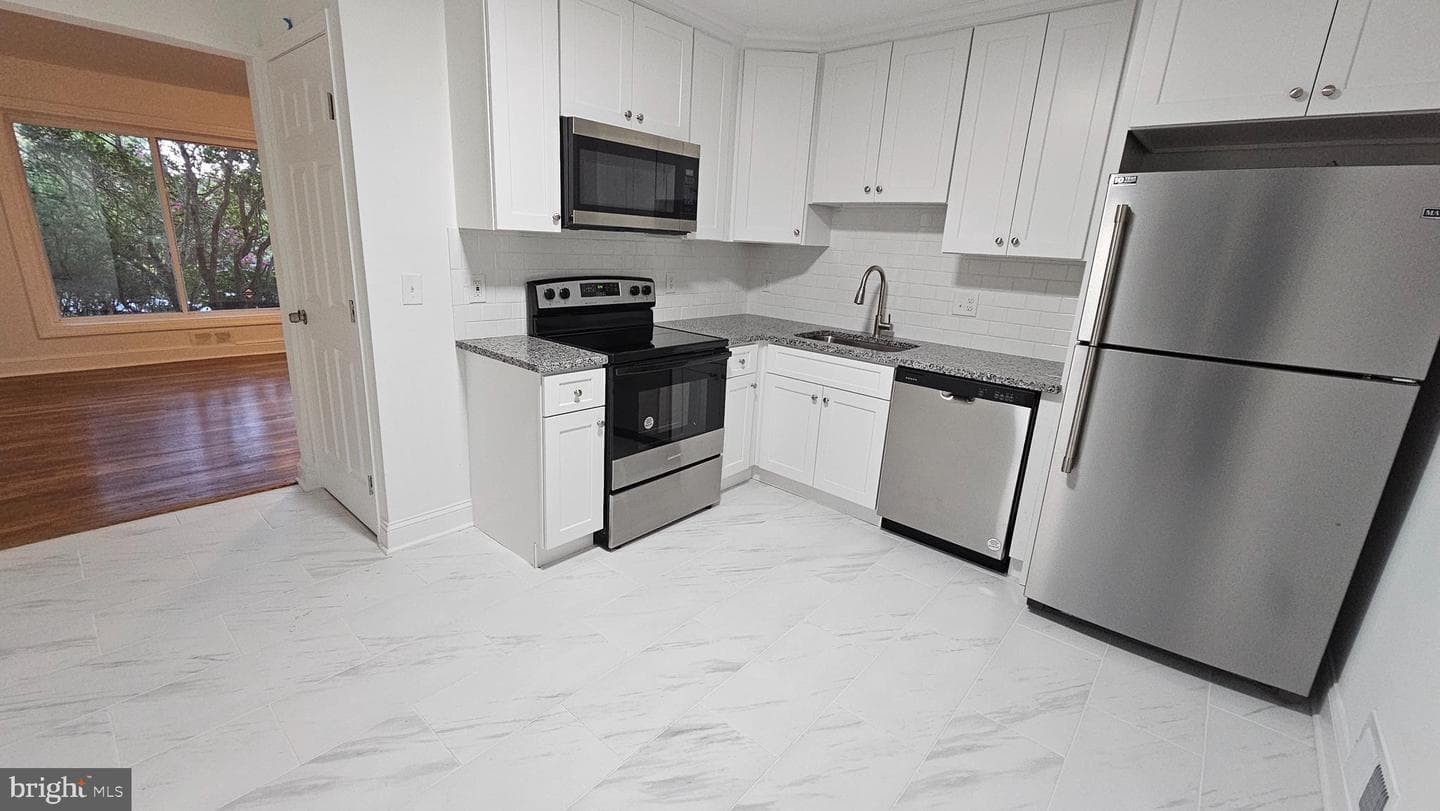 2115 Van Buren Street photo 2
