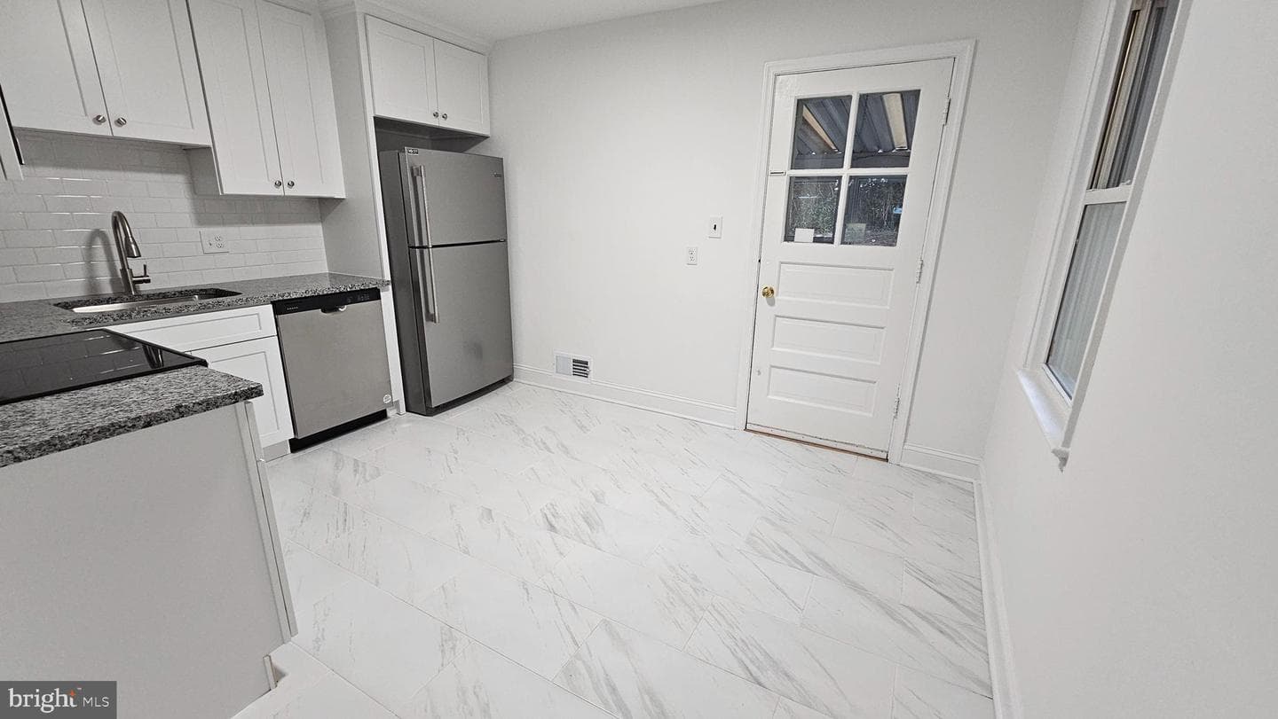 2115 Van Buren Street photo 4