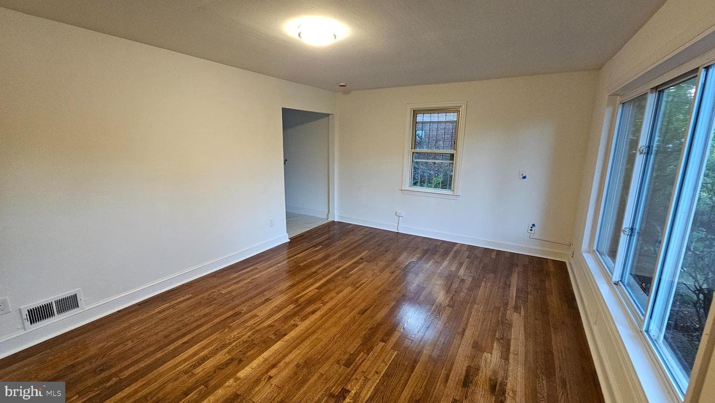 2115 Van Buren Street photo 7