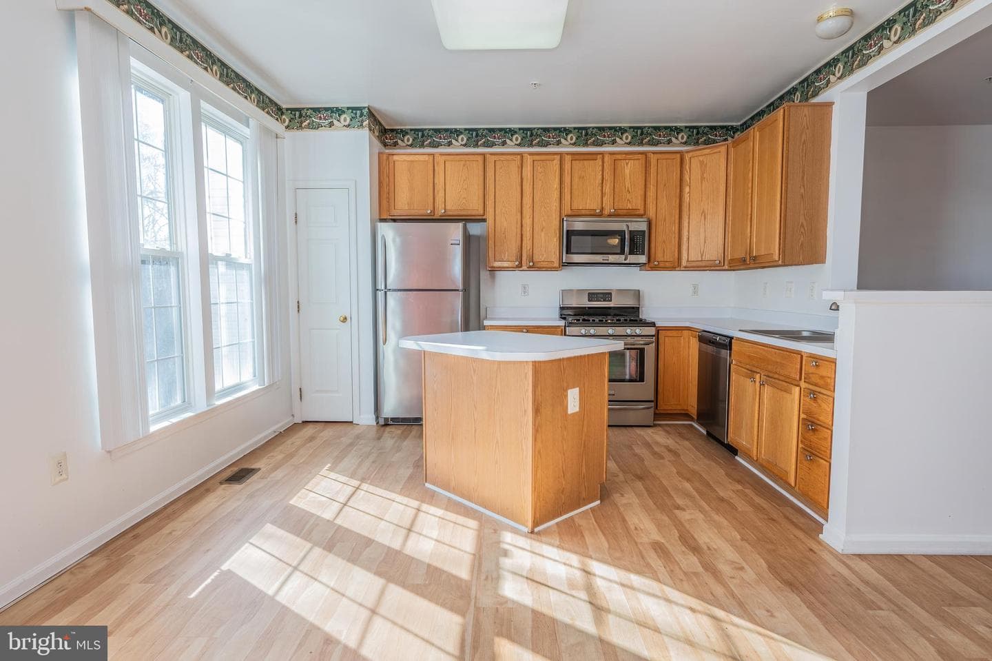 7432 Serenade Circle photo 7