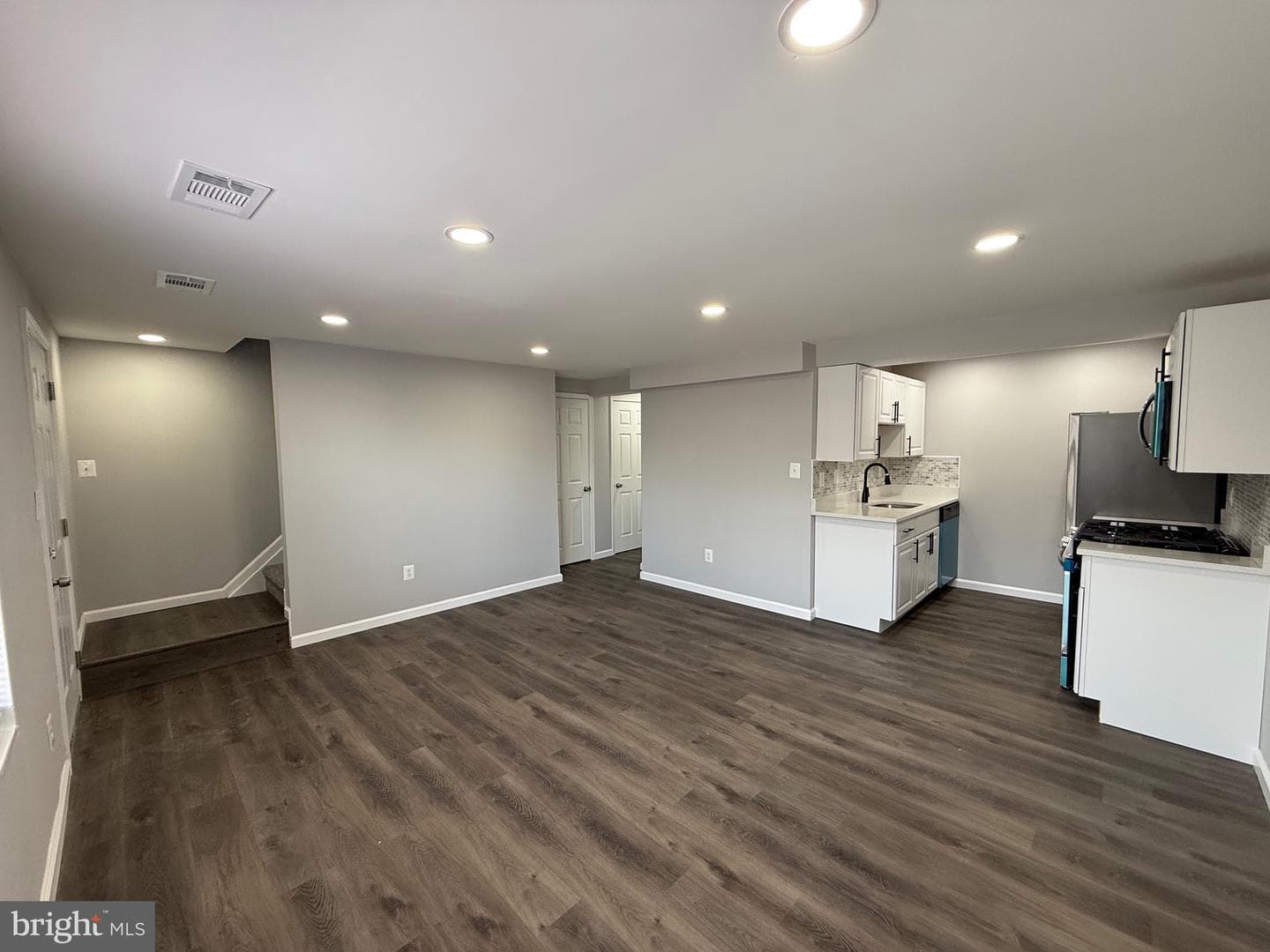 1806 Village Green Drive #d-99 photo 2