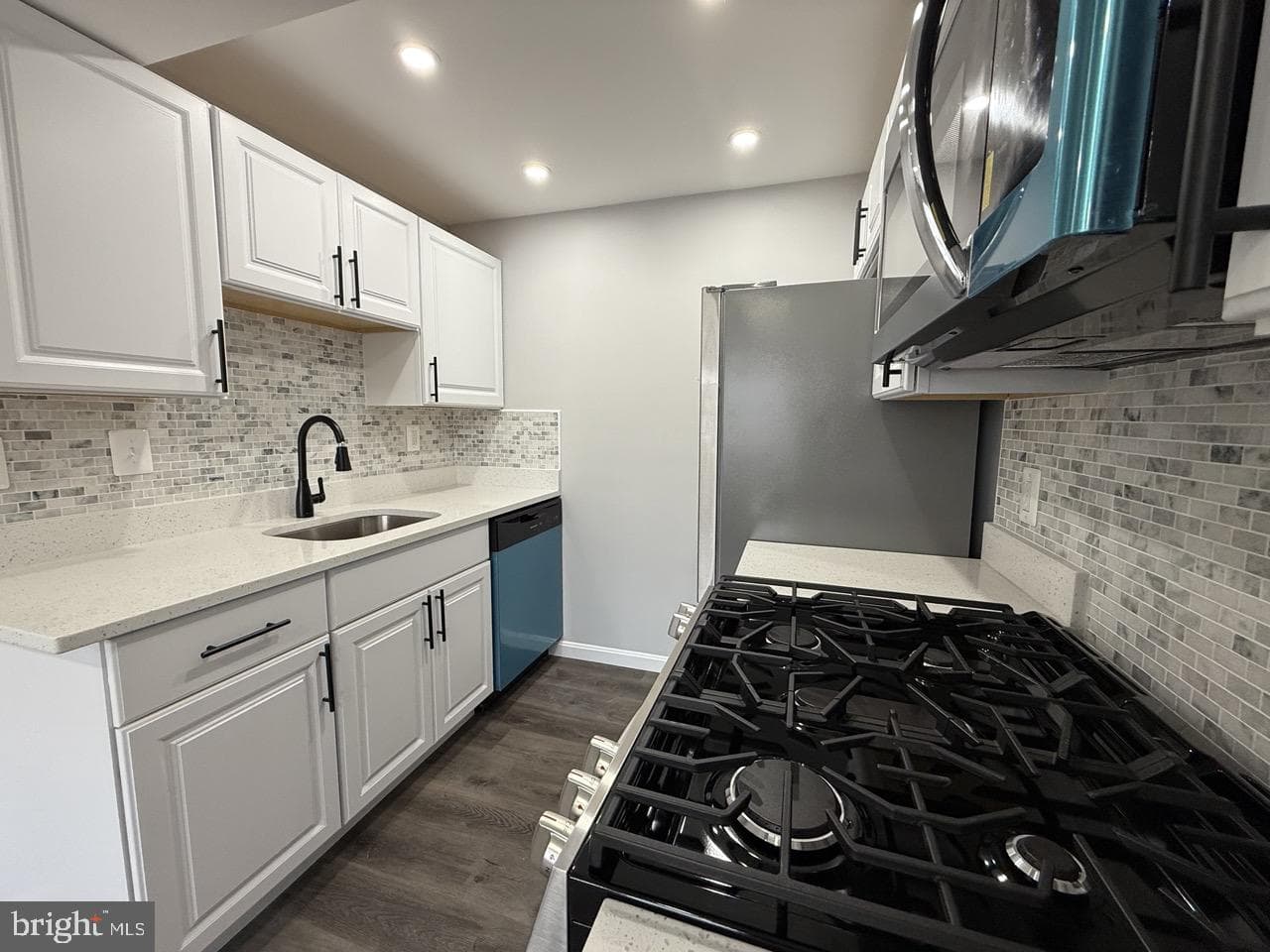 1806 Village Green Drive #d-99 photo 8