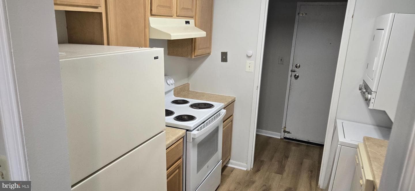 6932 Hanover Parkway #100 photo 12