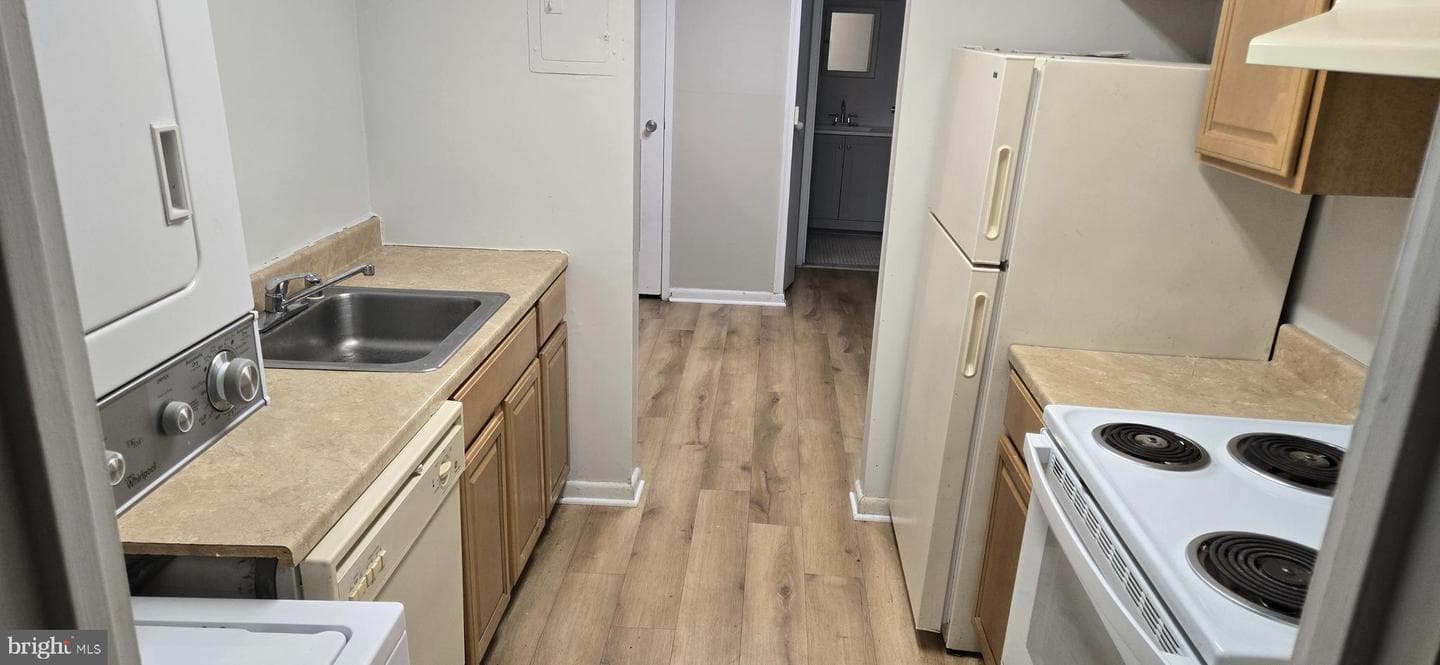 6932 Hanover Parkway #100 photo 14