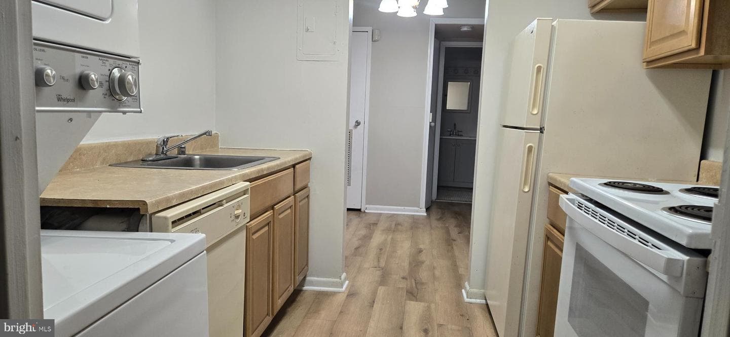 6932 Hanover Parkway #100 photo 15