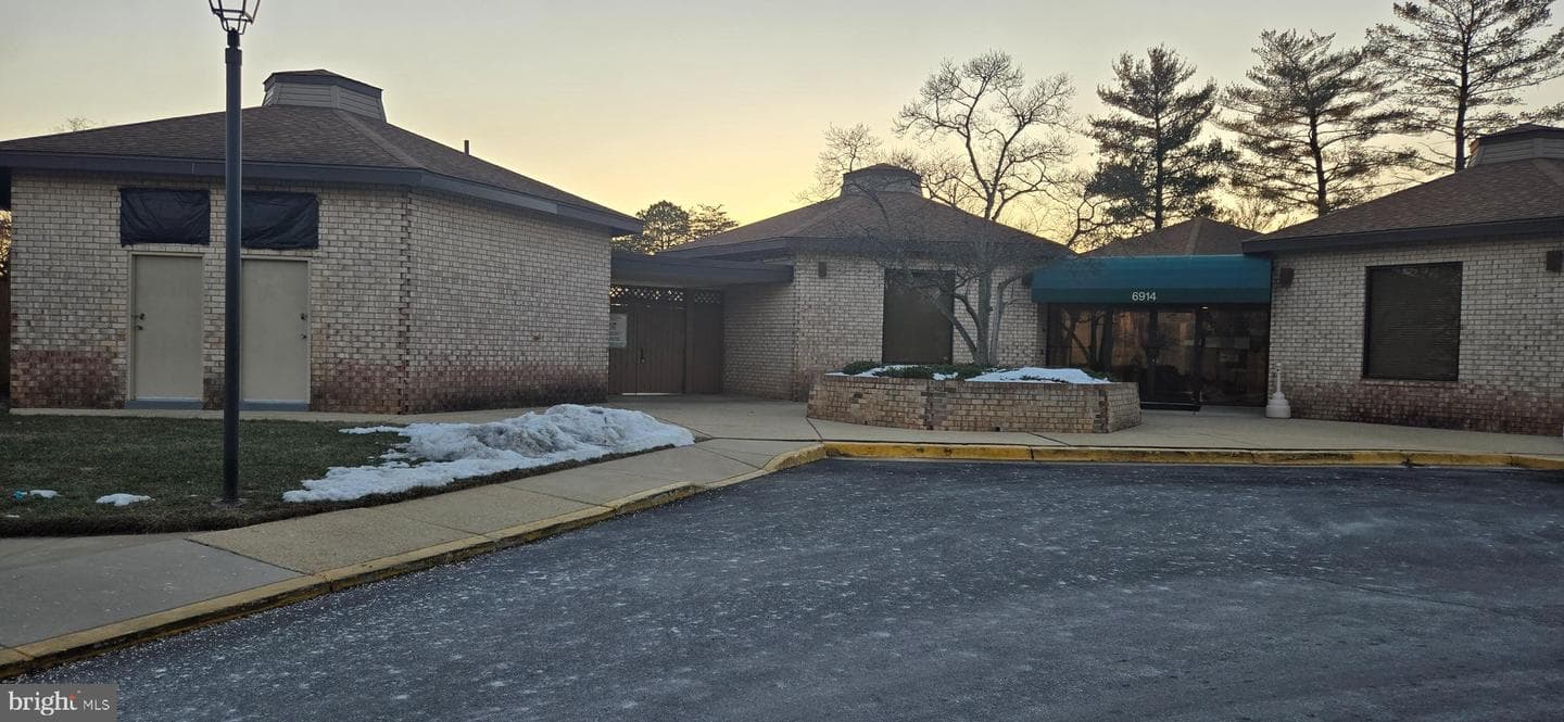 6932 Hanover Parkway #100 photo 21