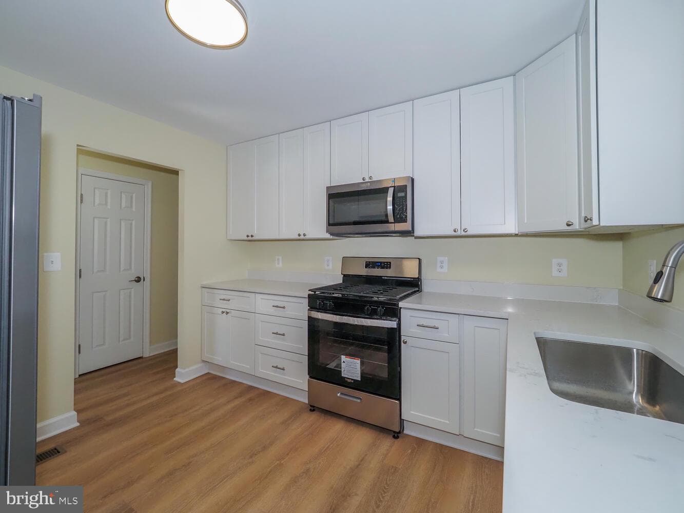 9828 Dorval Avenue photo 9