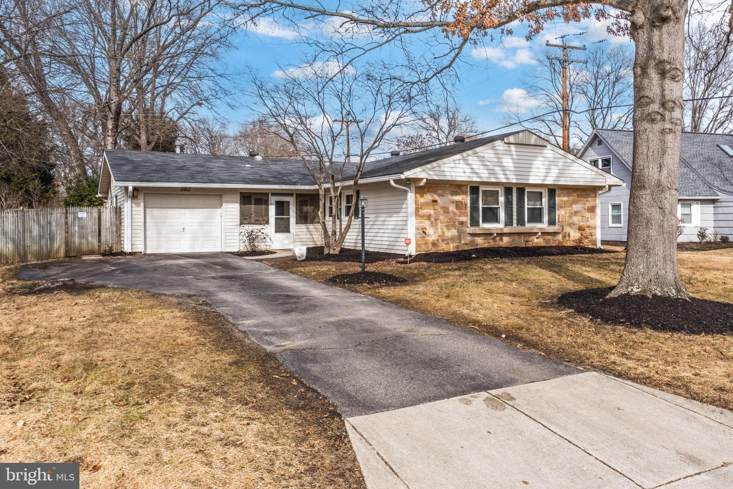 3913 Yarmouth Lane photo 2