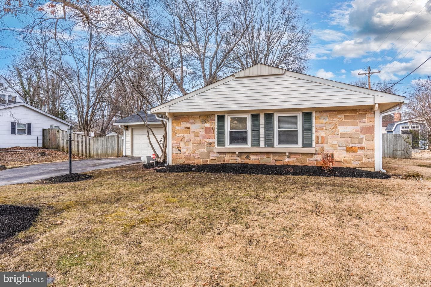 3913 Yarmouth Lane photo 3