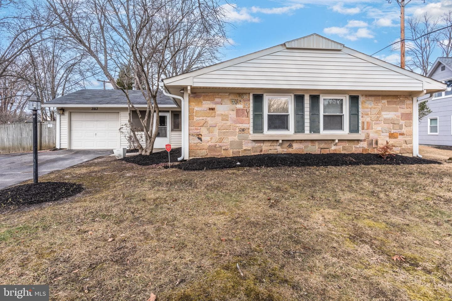3913 Yarmouth Lane photo 4